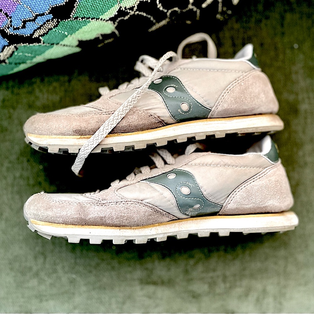 Saucony Jazz Original retro running shoes in gray w/ green + yellow Size 5m / 7w
